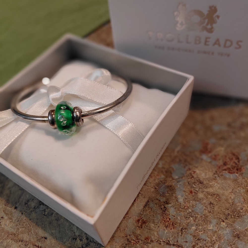 Trollbeads Green Glass and Silver Bangle Bracelet - Picture 2 of 5